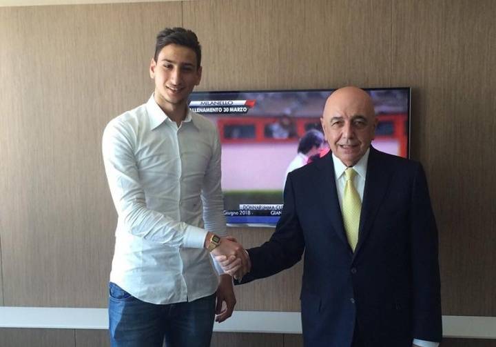 出道10年！2015年3月16岁多纳鲁马与米兰签订合同，10月意甲首秀