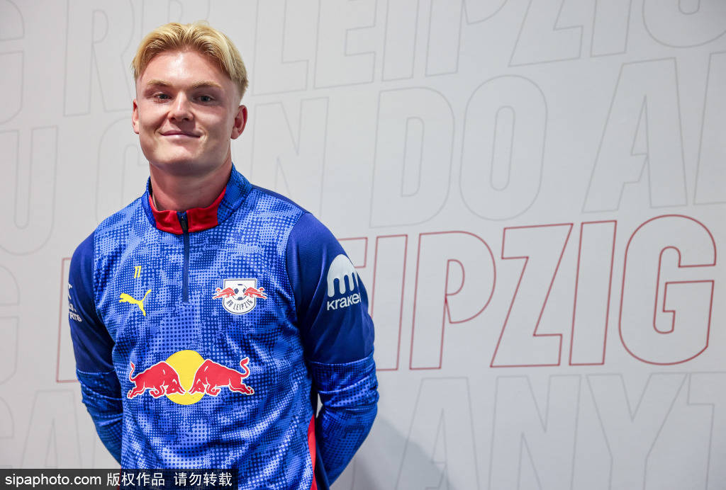 卖便宜了！尤文今夏1000万欧出售姆班古拉，如今德甲3场1球3助攻