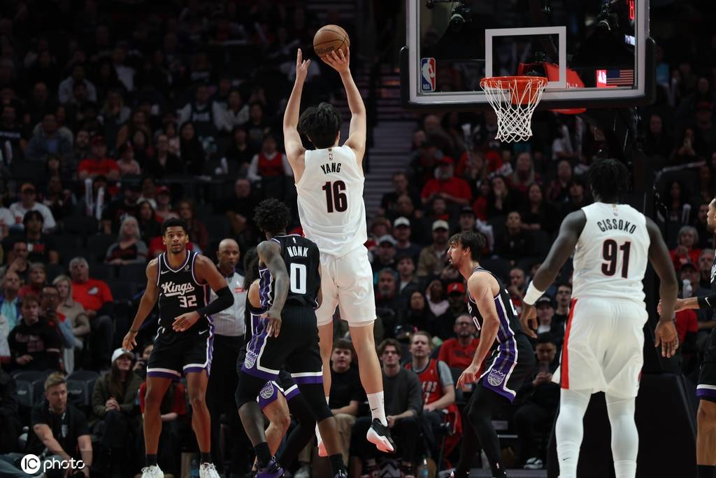 季前赛-杨瀚森16+4+3帽拉文19分 开拓者险胜国王