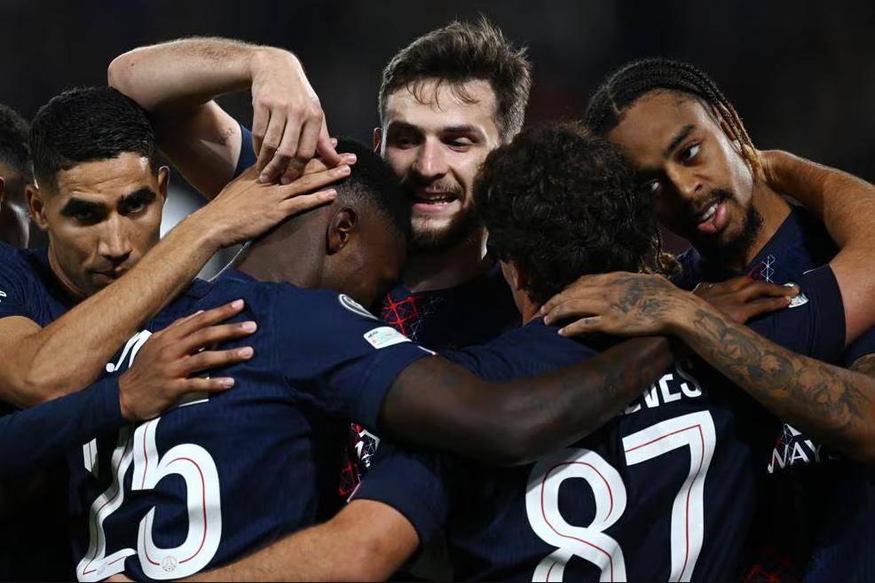 足坛悲喜一夜！国米7连胜终结，拜仁3-0豪取13连胜，大巴黎3-0，多特压哨绝杀